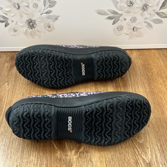 BOGS Women's Patch Slip-on-Spotty Rain Shoe in Burgundy Multi - Picture 10 of 11